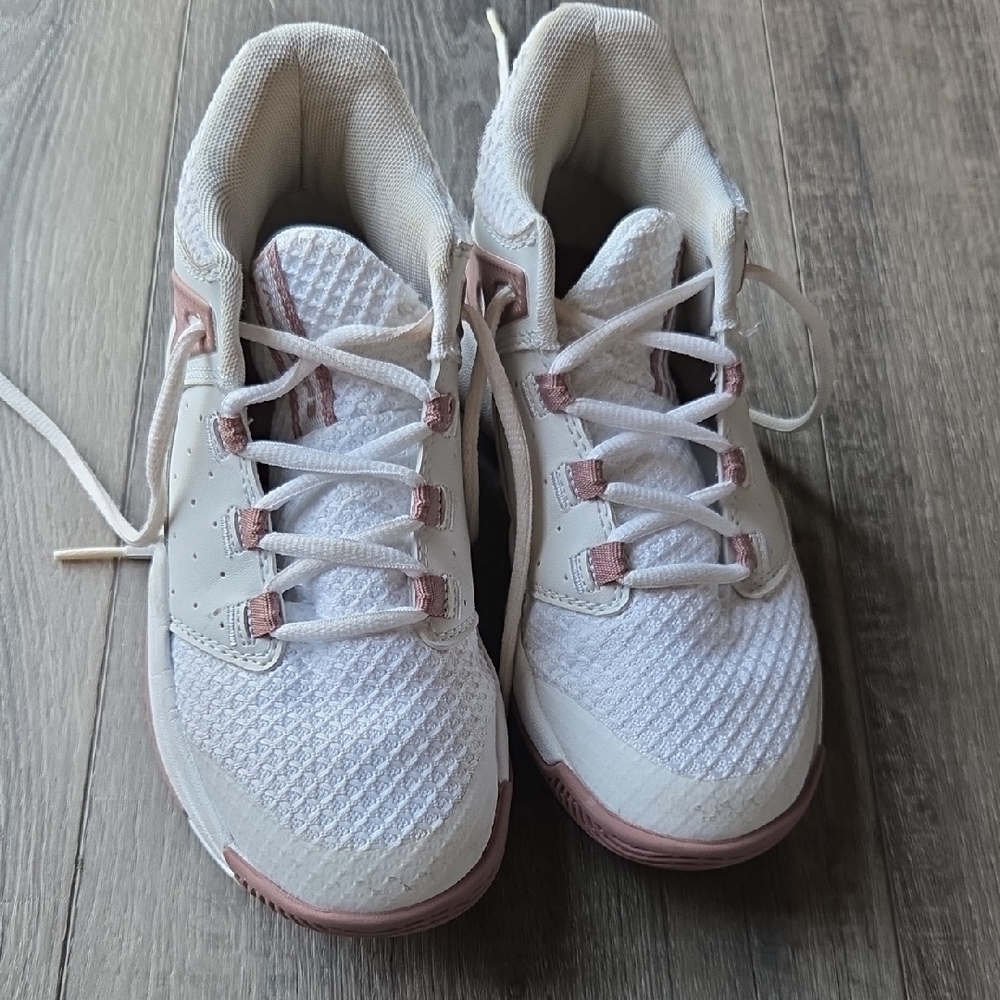 Girls White and Pink Basketball shoes